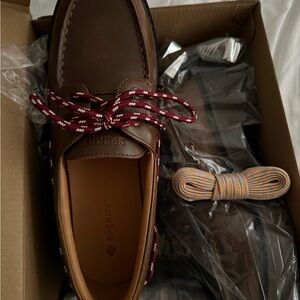 Sperry women’s size 9 Brown Leather Boat Shoes with Maroon and White Laces